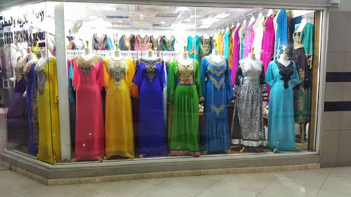 المحلات التجارية لشراء فساتين طويلة دبي