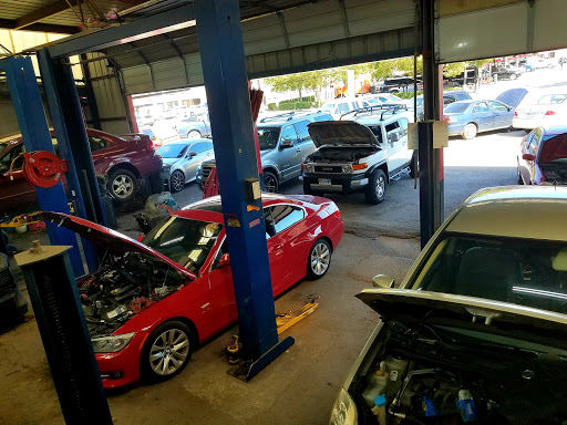 Auto Repair Shop «Lovefield Auto Repair», reviews and photos, 2444 Inwood Rd, Dallas, TX 75235, USA