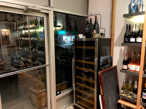 Wine Store «Vyne Yard Wine Shop», reviews and photos, 594 Rogers Ave, Brooklyn, NY 11225, USA