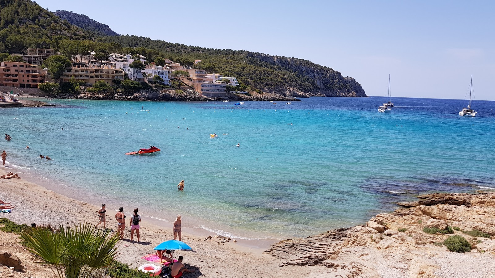 Foto av Platja de Sant Elm med liten vik