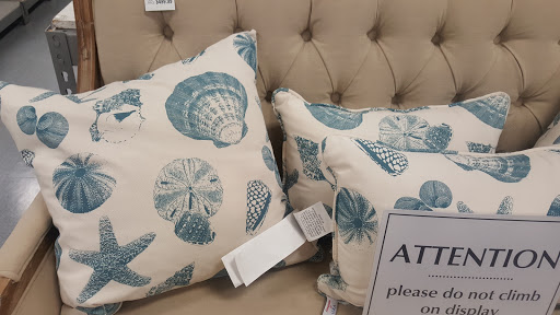 Home Goods Store «Tuesday Morning», reviews and photos, 2325 S Stemmons Fwy #103, Lewisville, TX 75067, USA