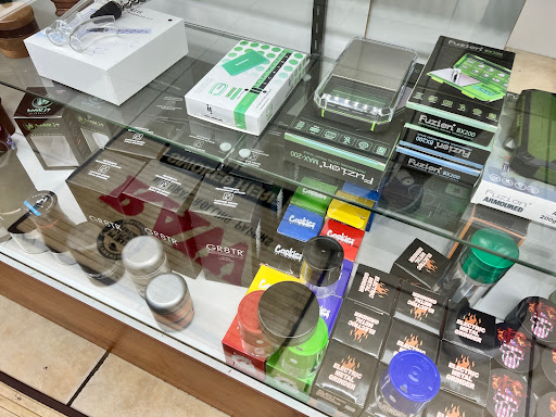 Tobacco Shop «Smoke Tokz Head Shop KC», reviews and photos, 1263 W 103rd St, Kansas City, MO 64114, USA