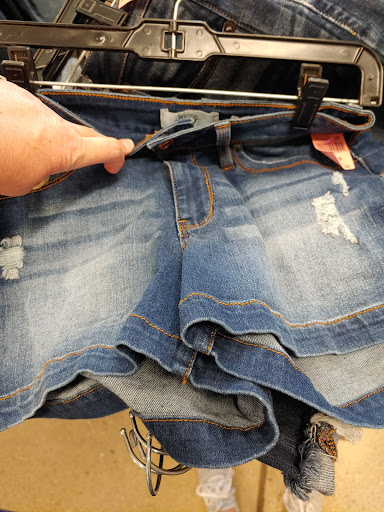 Thrift Store «Goodwill Store & Donation Center», reviews and photos, 420 W Army Trail Rd, Bloomingdale, IL 60108, USA