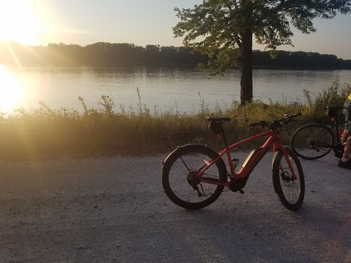 Bicycle Store «Madison & Davis Bicycle Shop», reviews and photos, 912 S 8th St, Quincy, IL 62301, USA