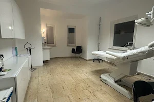 Dion Hair Clinic image