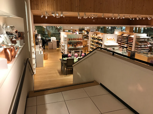 Furniture Store «Crate and Barrel», reviews and photos, 2801 W Big Beaver Rd, Troy, MI 48084, USA