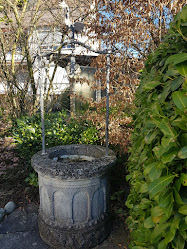 Brunnen mit Hahn Aufhabenweg