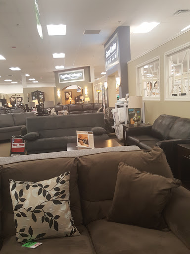 Furniture Store «Raymour & Flanigan Furniture and Mattress Store», reviews and photos, 1345 US-1, North Brunswick Township, NJ 08902, USA