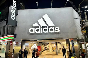 優尼聖基隆廟口adidas image