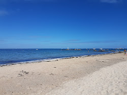 Plage des Sapins'in fotoğrafı geniş bir kıyı şeridi ile birlikte