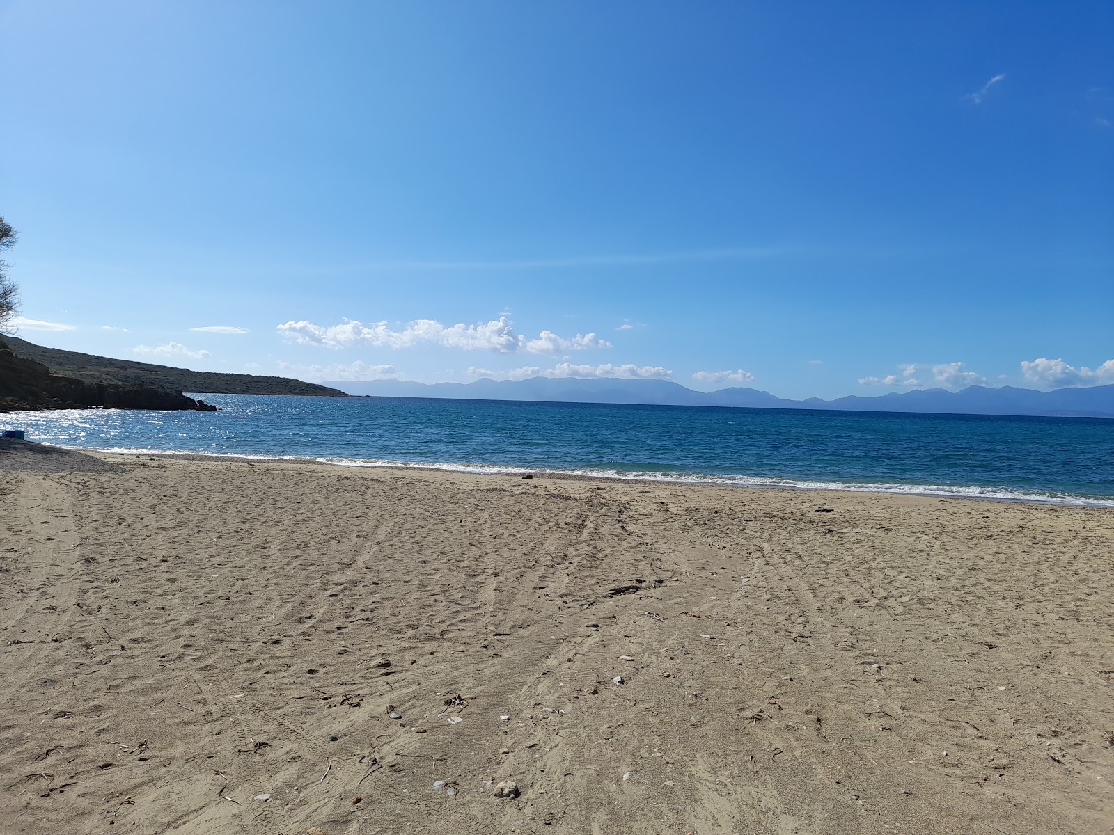 Fotografija Bozas beach z svetel pesek površino