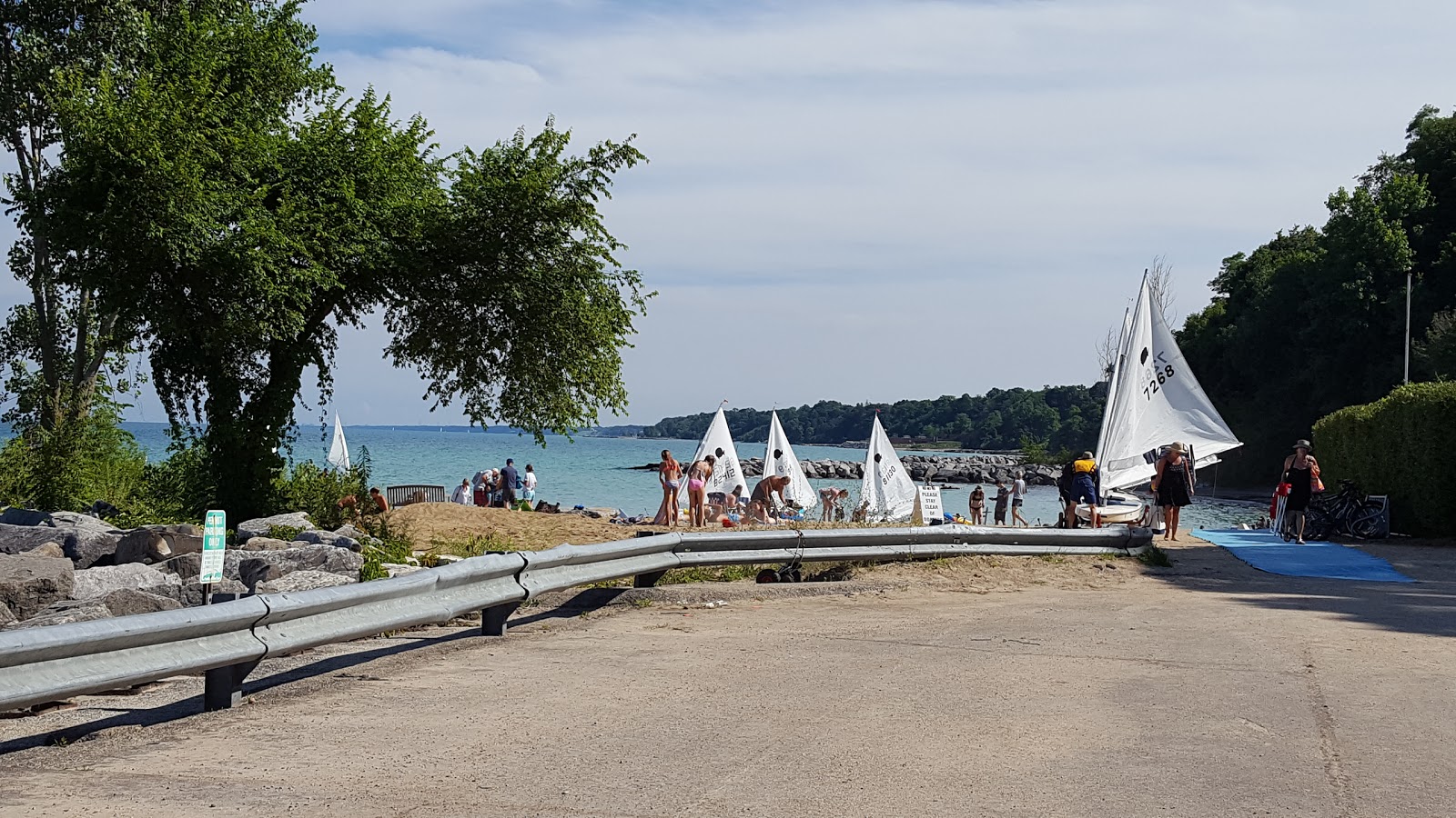 Photo of Lake Bluff Beach - popular place among relax connoisseurs