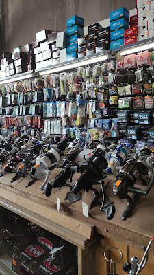 Le hangar aux affaires à Mimizan