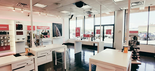 Cell Phone Store «T-Mobile», reviews and photos, 1000 Beltline Rd SW c, Decatur, AL 35601, USA