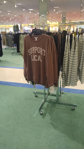 Department Store «Von Maur», reviews and photos, 2 Fountain Grass Dr, Lake St Louis, MO 63367, USA