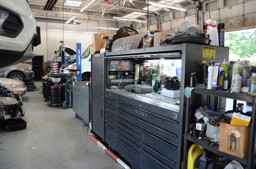 Auto Repair Shop «Robinson Auto Repair Inc.», reviews and photos, 2114 W Galena Blvd, Aurora, IL 60506, USA