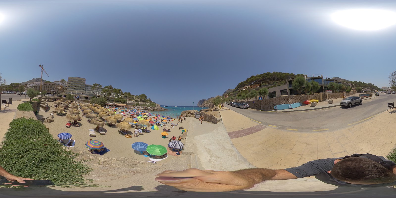 Valokuva Playa de Cala Molinsista. pinnalla turkoosi puhdas vesi:n kanssa