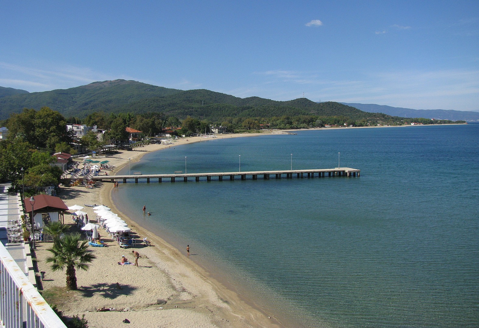 Foto av Olympiada Beach med beige sand yta