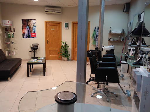 Información y opiniones sobre Diego Ruiz Cano, peluquería , depilación y masaje de Cobisa