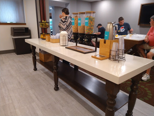 Conference Hotel «Radisson Hotel & Conference Center Coralville - Iowa City», reviews and photos, 1220 1st Ave, Coralville, IA 52241, USA