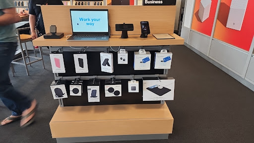 Cell Phone Store «Verizon», reviews and photos, 1489 W Pipeline Rd, Hurst, TX 76053, USA