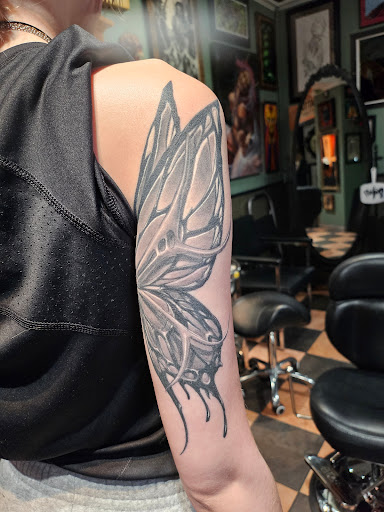 Explore live tattoo ideas, creative tattoo ideas in Englewood, available at Phantom 8 Tattoo & Piercing