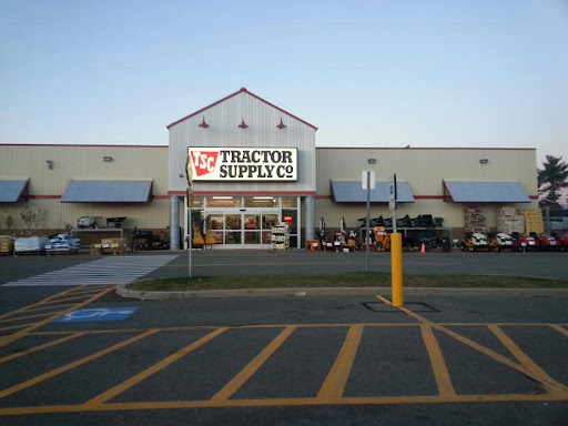 Home Improvement Store «Tractor Supply Co.», reviews and photos, 2101 Bay St STE A, Taunton, MA 02780, USA