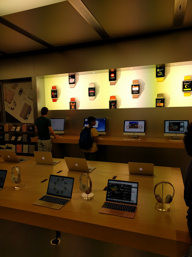 Computer Store «Apple Fashion Valley», reviews and photos, 7007 Friars Rd, San Diego, CA 92108, USA