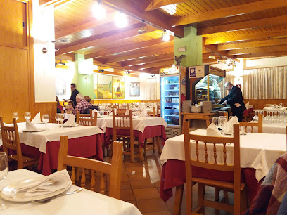 Restaurante La Codorniz - C. Hermanos Barral, 1, 3, 40001 Segovia, Spain