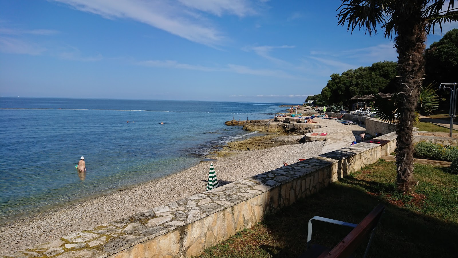 Foto von Solaris beach mit türkisfarbenes wasser Oberfläche