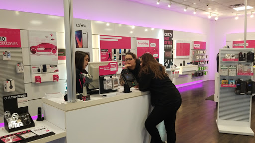 Cell Phone Store «T-Mobile Arlington», reviews and photos, 6401 S Cooper St Suite 145a, Arlington, TX 76001, USA
