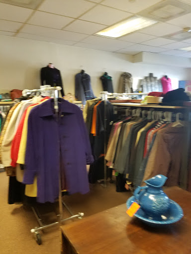 Consignment Shop «Brand Used Thrift And Consignment Shop», reviews and photos, 157 Dolson Ave, Middletown, NY 10940, USA