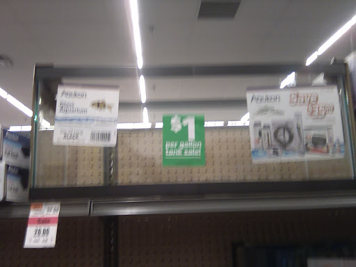 Pet Supply Store «Pet Supplies Plus», reviews and photos, 5418 N Blackstone Ave, Fresno, CA 93710, USA