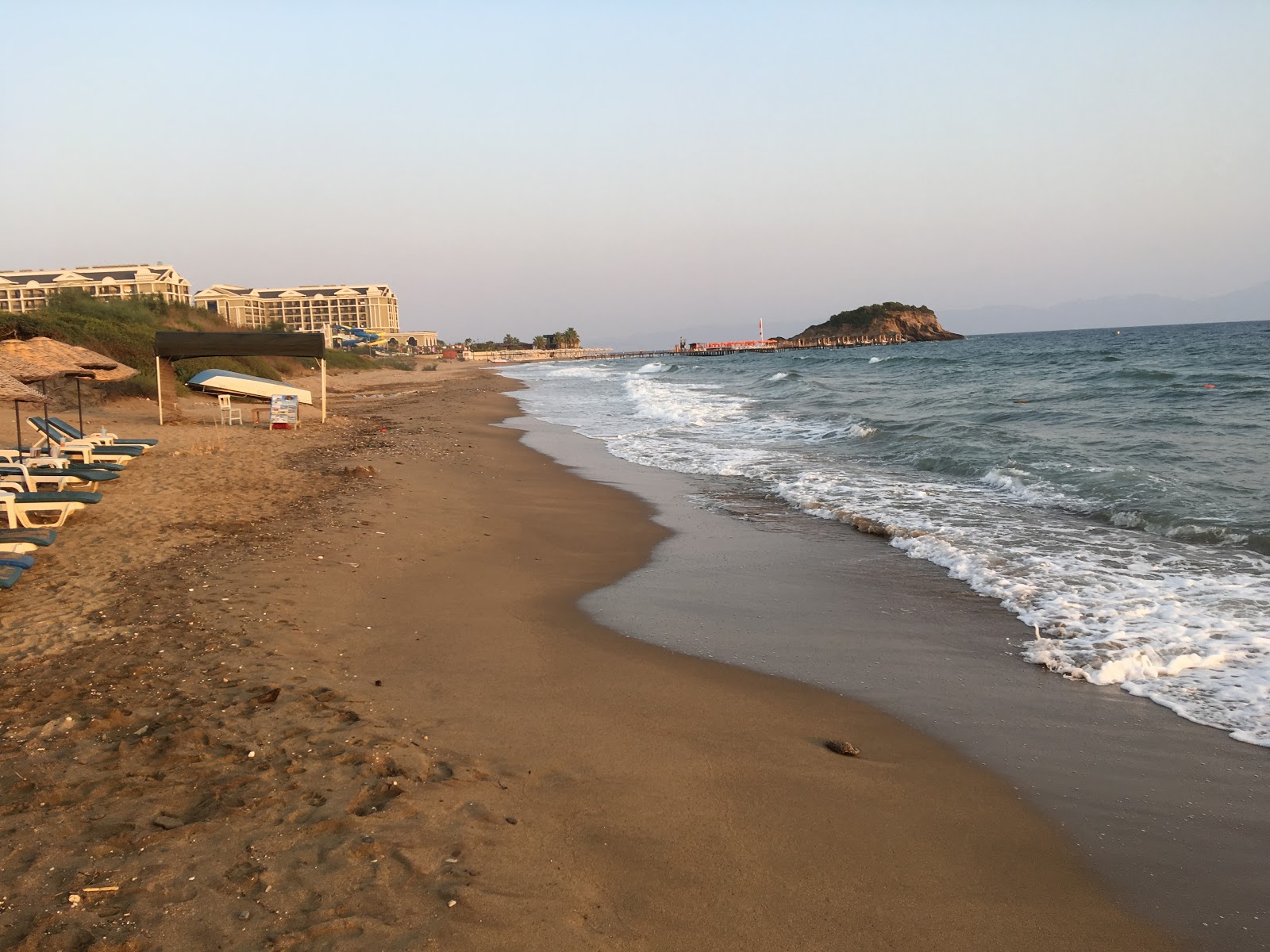 Sukuralti beach II'in fotoğrafı - rahatlamayı sevenler arasında popüler bir yer