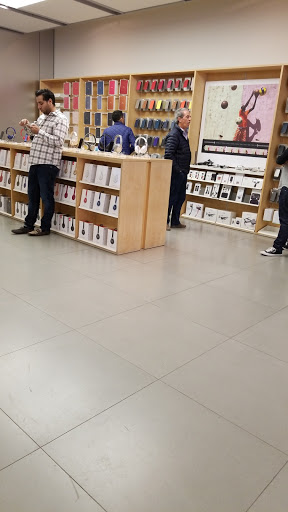 Computer Store «Apple La Cantera», reviews and photos, 15900 La Cantera Pkwy, San Antonio, TX 78256, USA