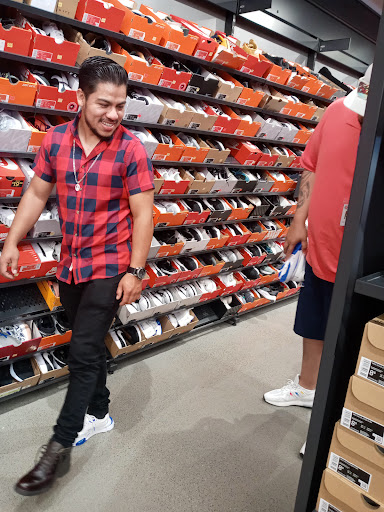 Clothing Store «Nike Factory Store», reviews and photos, 603 Stanley K Tanger Dr, Lancaster, PA 17602, USA