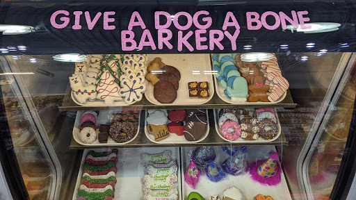 Pet Supply Store «Bark!», reviews and photos, 1809 Reisterstown Rd #131, Pikesville, MD 21208, USA