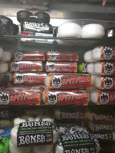 Clothing Store «Zumiez», reviews and photos, 2825 S Glenstone Ave, Springfield, MO 65804, USA