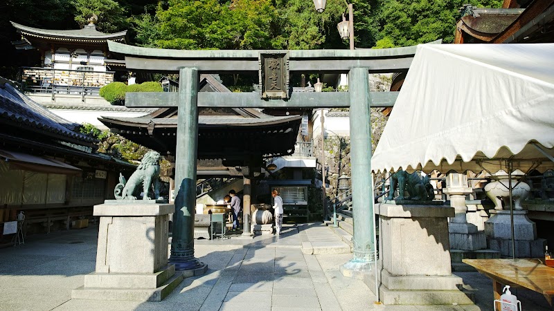 寶山寺 線香場