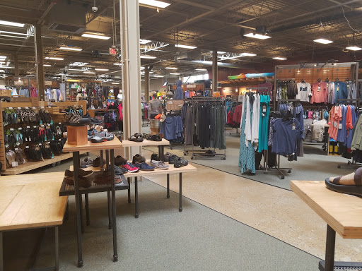 Camping Store «REI», reviews and photos, 1209 E Golf Rd, Schaumburg, IL 60173, USA