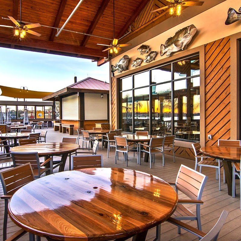 Grills Lakeside Seafood Deck & Tiki Bar