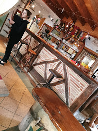 Atmosphère du Restaurant de cuisine traditionnelle AUBERGE DE L'HIRONDELLE à Saint-Cirq - n°5