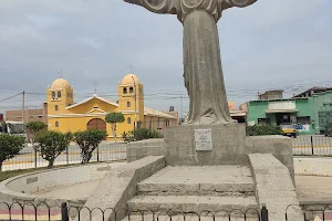 Plaza principal de Chiclín image