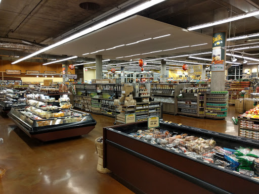 Grocery Store «Fresh Thyme Farmers Market - Milwaukee», reviews and photos, 470 E Pleasant St, Milwaukee, WI 53202, USA