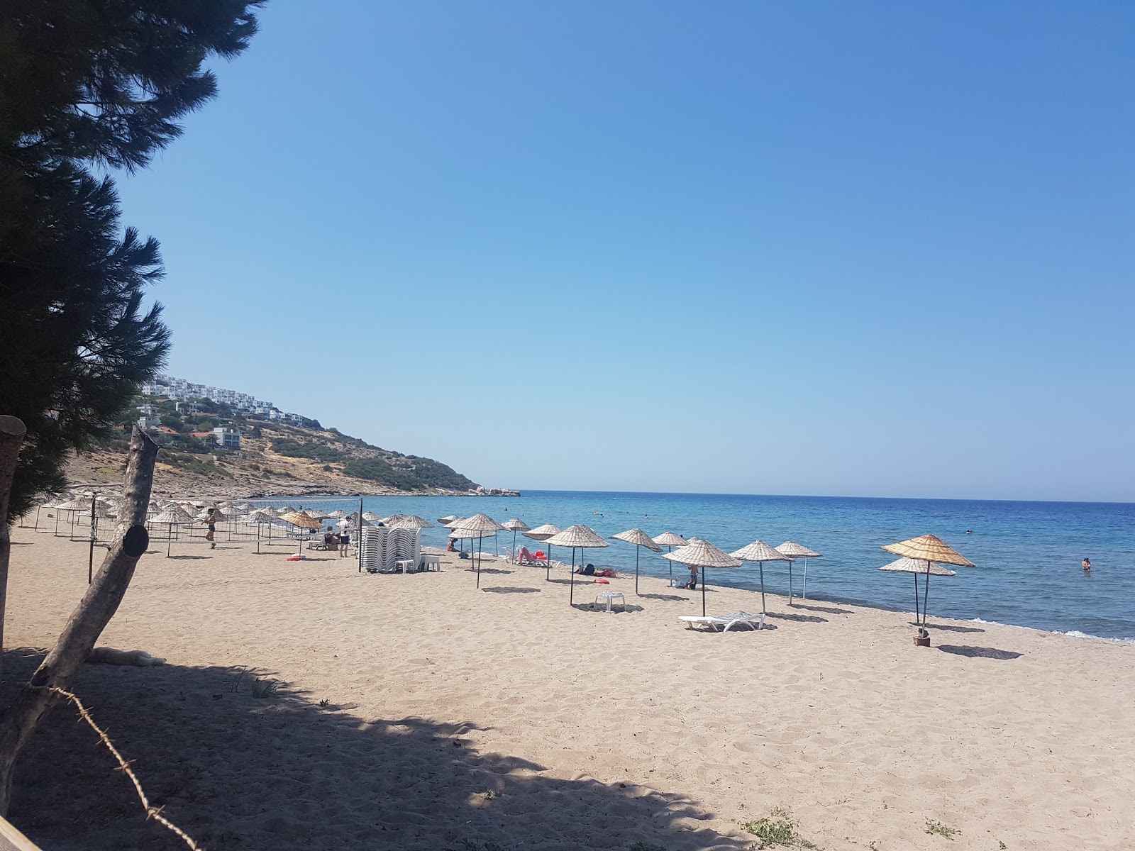 Foto di Akliman beach e l'insediamento