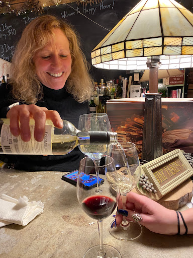 Wine Store «Colonial Beverage», reviews and photos, 8389 Mayfield Rd, Chesterland, OH 44026, USA