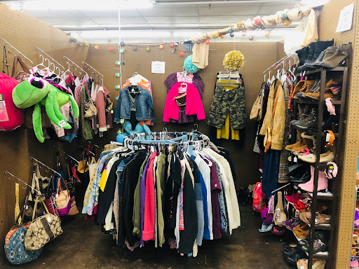 Outlet Mall «Finders Keepers Traders Outlet Mall», reviews and photos, 740-784 Chelsa Dr, Madisonville, KY 42431, USA