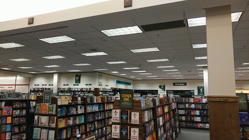 Book Store «Barnes & Noble Booksellers Mansell Crossings SC», reviews and photos, 7660 North Point Pkwy, Alpharetta, GA 30022, USA