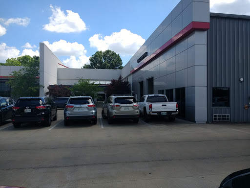Car Dealer «Roberts Toyota», reviews and photos, 1027 Nashville Hwy, Columbia, TN 38401, USA