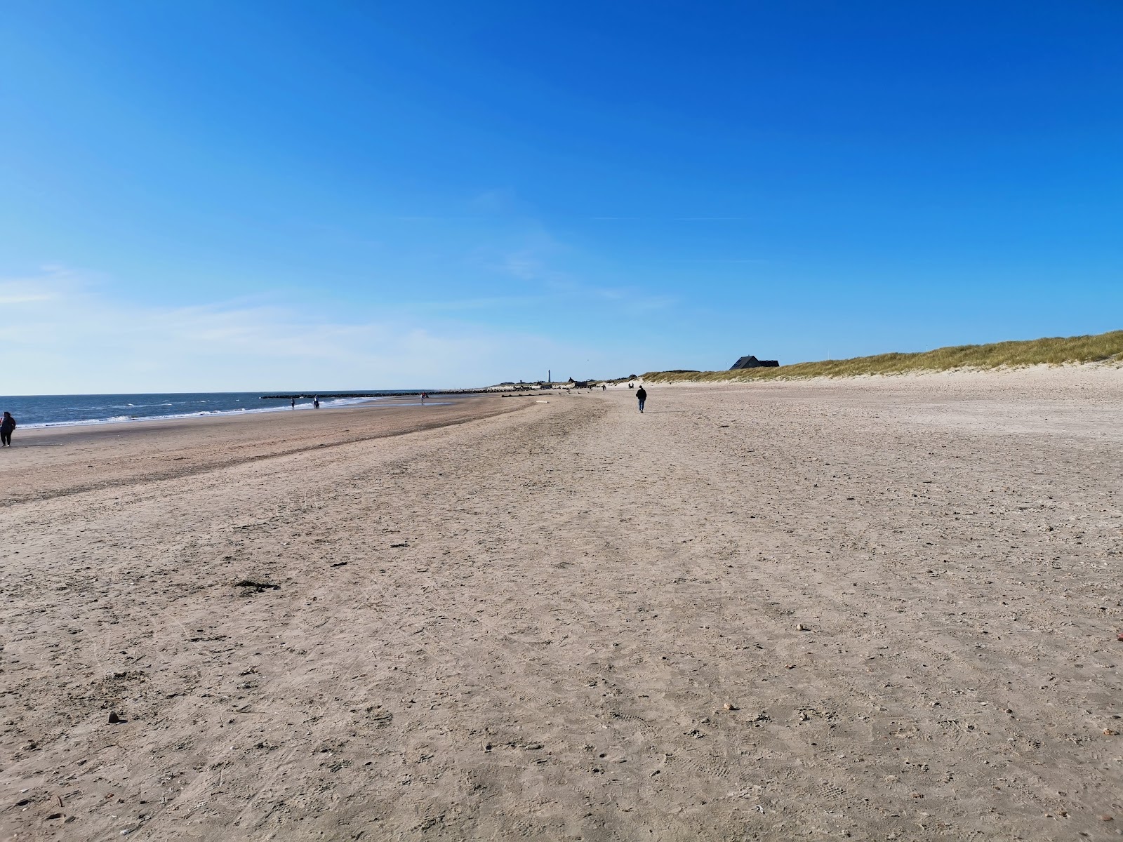 Foto von Hvidbjerg Beach mit beiger sand Oberfläche